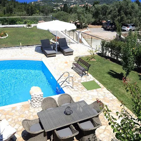 Casa vacanze Mit Pool Fuer 4 Personen Und 2 Tsoukaládhes