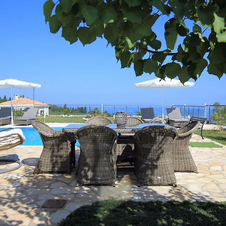 Mit Pool Fuer 4 Personen Und 2 Tsoukaládhes