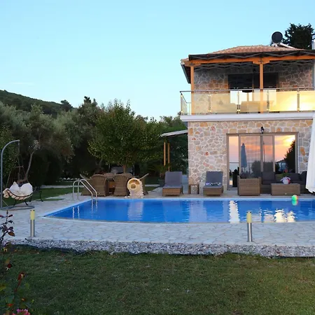 Mit Pool Fuer 4 Personen Und 2 Casa vacanze Tsoukaládhes