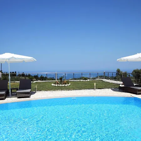 Mit Pool Fuer 4 Personen Und 2 * Tsoukaládhes