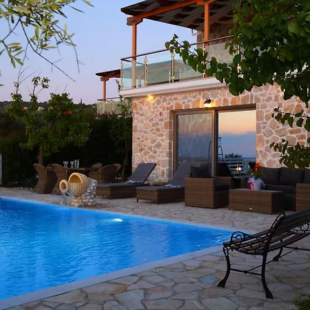 Mit Pool Fuer 4 Personen Und 2 Casa vacanze Tsoukaládhes